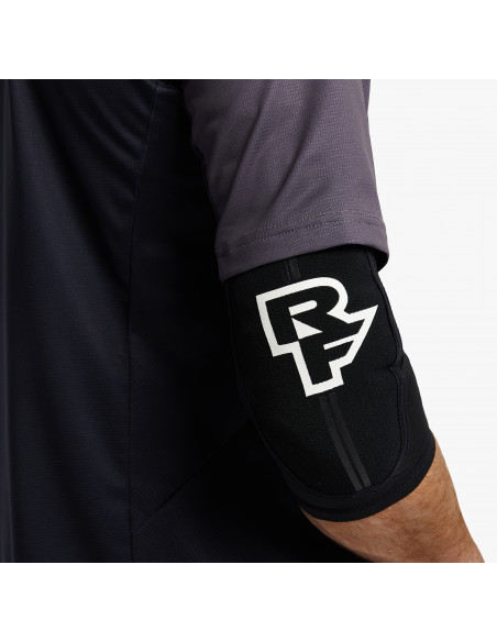 RACE FACE Ochraniacze Łokci INDY Stealth D30